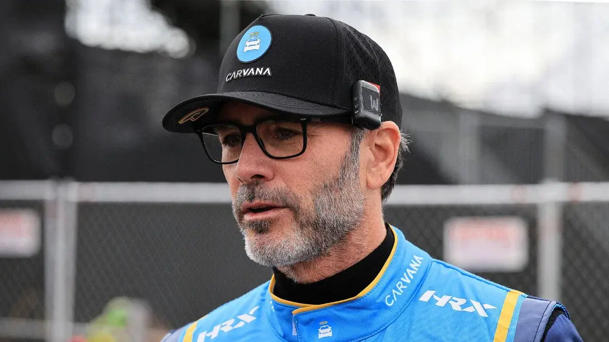 Jimmie Johnson se răzbune pe pistă pentru un ultim adio