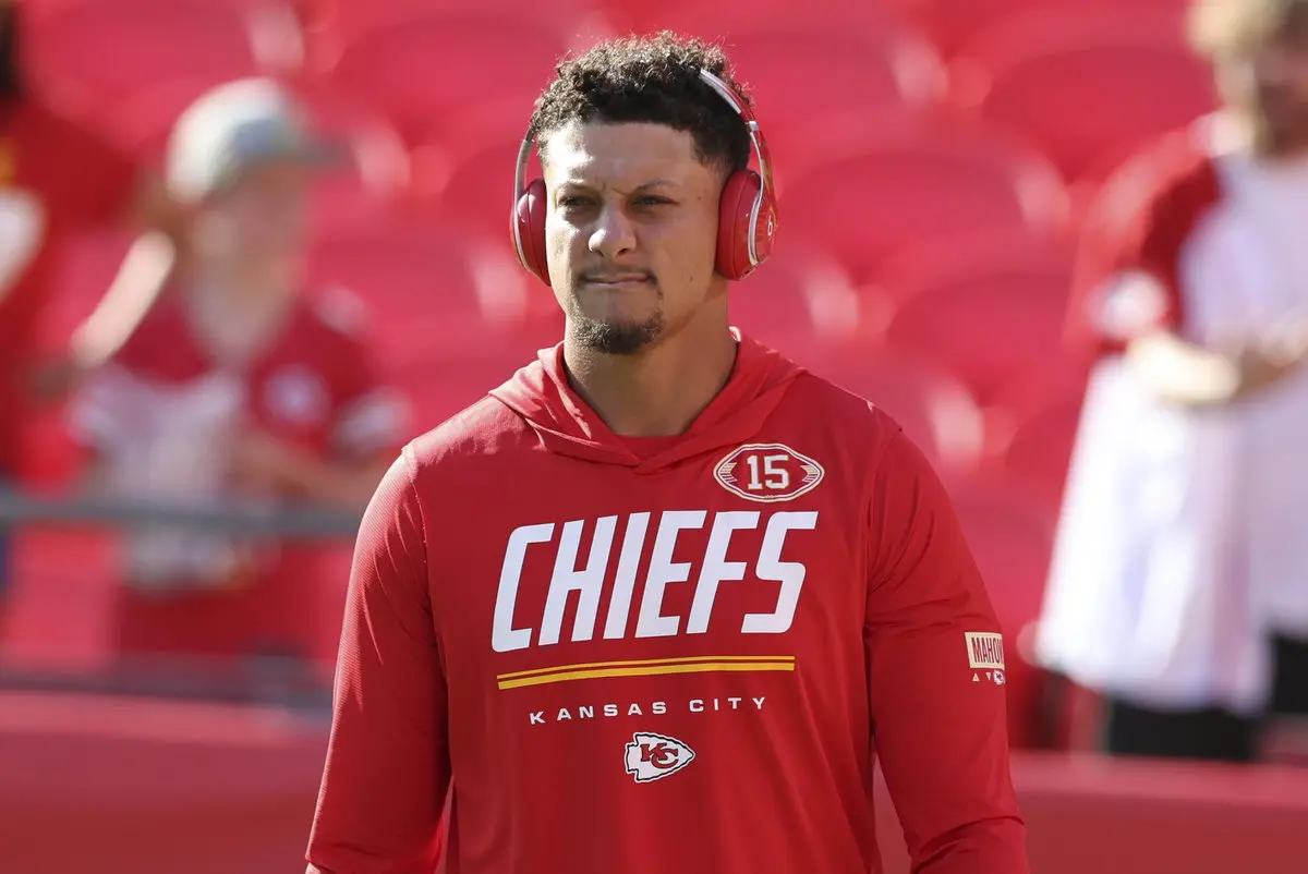 Mahomes cere liniște la linia ofensivă